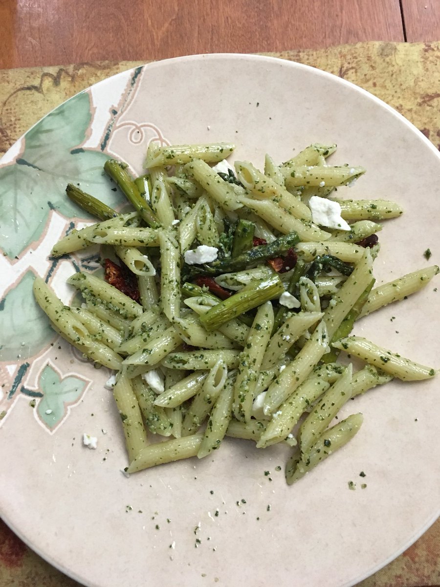 Want to learn how to make pesto pasta with roasted asparagus?? Sign up for food+you today? #food