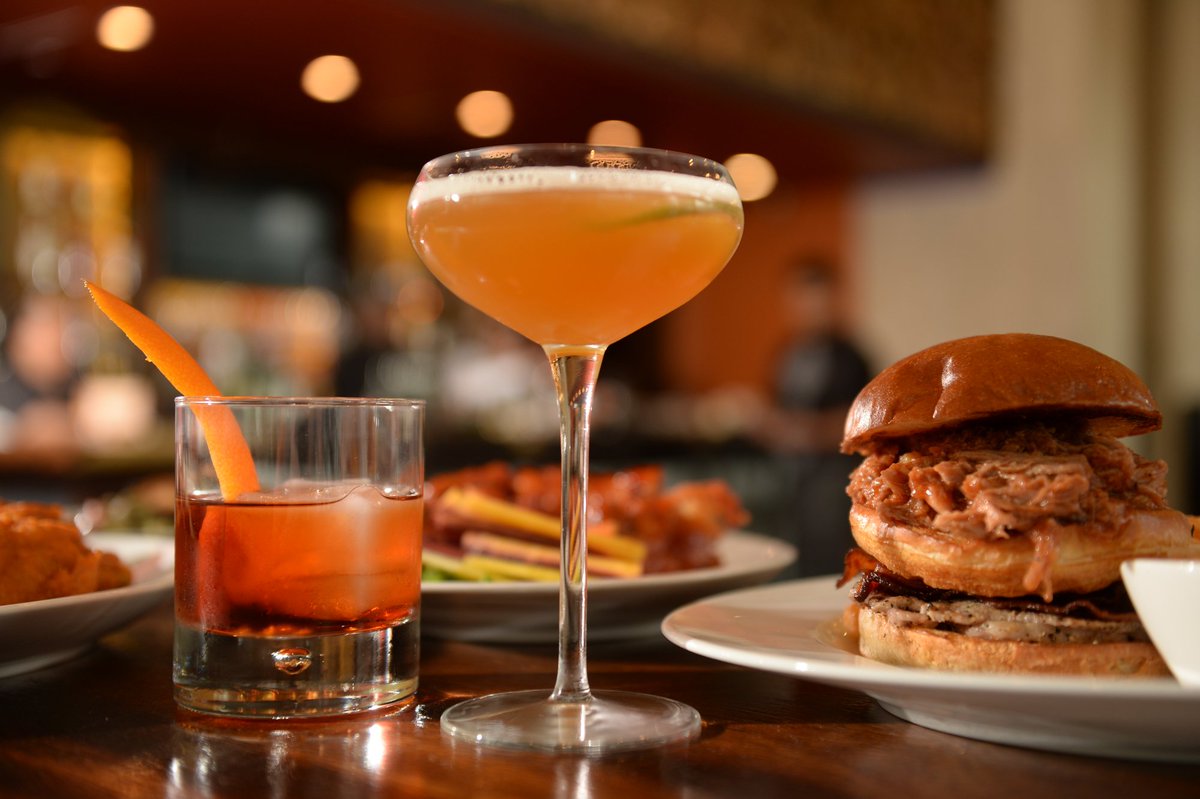 SausalitoCLE's tweet photo. Did someone say #HappyHour? 🍷🍺

Join us every Monday through Friday 3PM-6PM for $5 drinks and appetizers! #thisisCLE https://t.co/Kgw66z4tJM