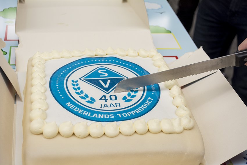 SmitVisual's tweet image. Dit jaar bestaan we 40 jaar. In die tijd zijn we uitgegroeid van een lokaal familiebedrijf naar een internationale onderneming met uitlevering naar meer dan 50 landen wereldwijd. Nog steeds produceren we alle whiteboards en prikborden zelf in onze productiehallen in Geldrop.