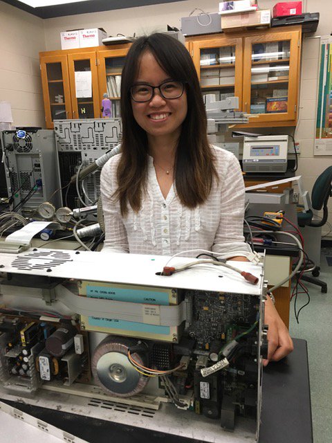 PSU_ECMSS's tweet photo. Happy Monday! Today's #ECMSS #SpeakerSpotlight is Uyen Nguyen (@Unguyen90): looking at whether microbes in the Gulf of Mexico can degrade hydrocarbons related to the Deepwater Horizon oil spill. Photos: 1. Sampling sediments from the Gulf 2. @Unguyen90 in the lab @PSUresearch https://t.co/PAK1uQeUh1