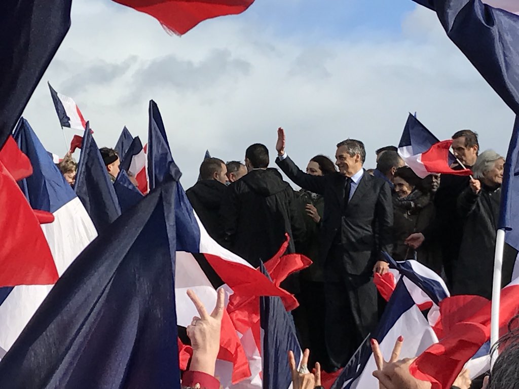 VirgMey75's tweet photo. @FF2017monPdt @Rose_Davril @UWontTakeMe @FrancoisFillon 👍 Je dirai même... Radicalement vôtre 😉 puisque la liberté mêlée à la responsabilité induite par le mot #faire sont désormais radicaux... #UneGrandeJournée https://t.co/Wo5Wkp3Dn5