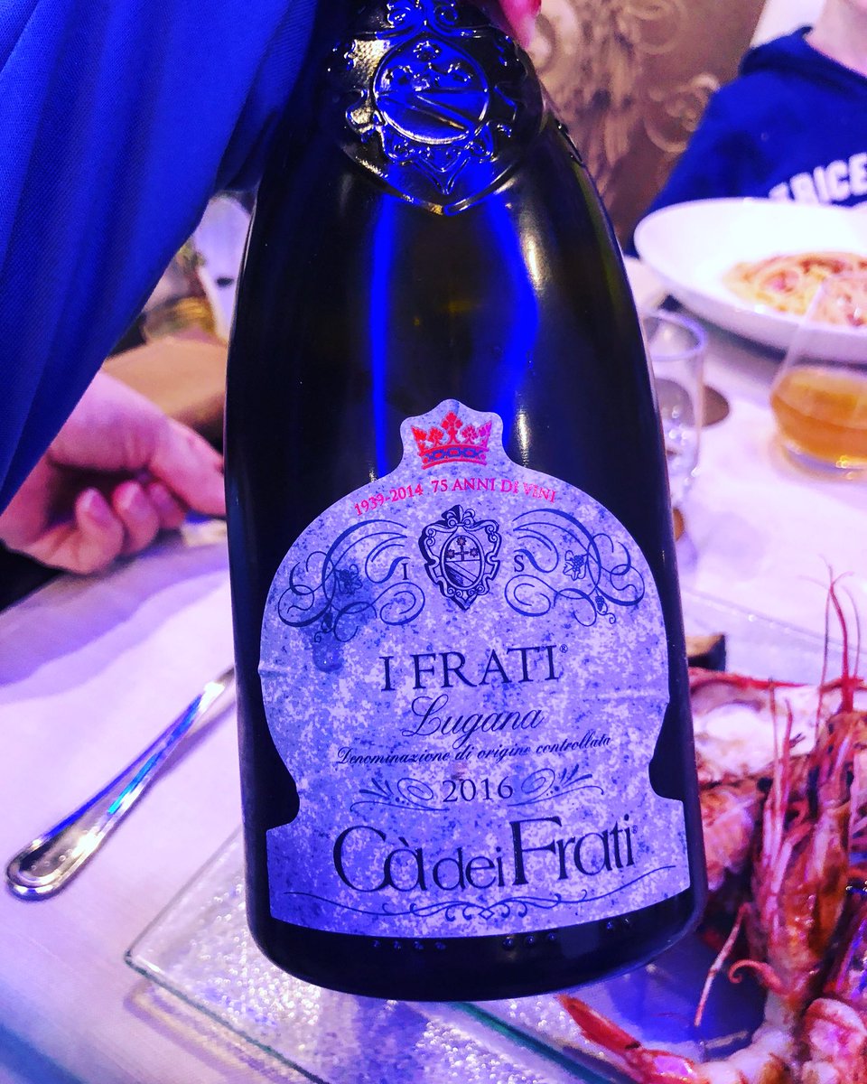 Perfectly grilled shellfish in Ventimiglia, Italy with a Cà dei Frati ‘I Frati’ Lugana 2016 🇮🇹

#food #wine #lobster #foodie #travel