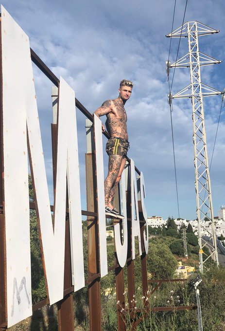 Watch Tattooed knitter's leaked NSFW photo on TwXstars