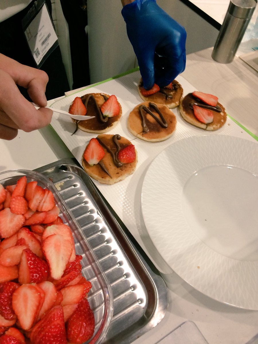 JellybeanAgency's tweet photo. From porridge and pancakes to mini ciabatta, there’s all sorts of #Nutella breakfast delights on stand 3837 🥞🥐.  Thanks for popping by @joeybill18 @hotelfbmag @SandrabBouillet @QuickBiteMag #Hotelympia18 https://t.co/8x98tmqOMt