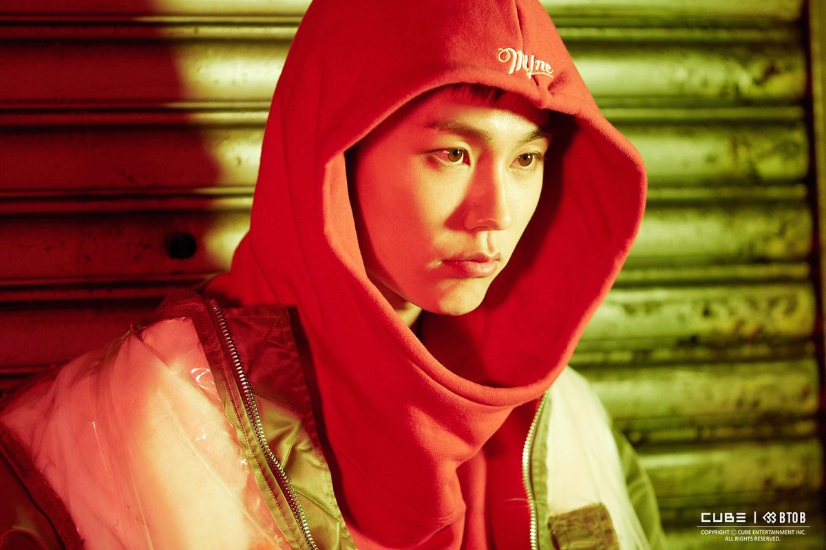 ilhoonsarchive's tweet photo. bad boy by red velvet playing in the background https://t.co/TG3gKTrCWn