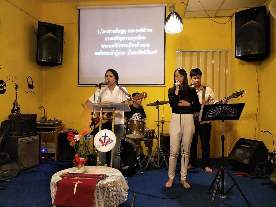 For the first time I led whole worship session in thai. It felt so good to worship God together with Thais. ขอบคุณพระเจ้า