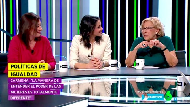 Vertele's tweet photo. La petición de Carmena a las políticas: "Olvidad los partidos, lo importante es saber cuál es la causa de que sigan matando a mujeres" https://t.co/Oa7Y0PpLPG https://t.co/6ES1nObaay