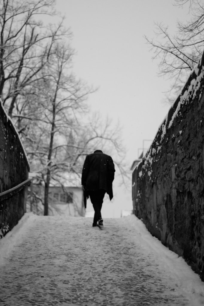antiaereo_'s tweet photo. Looking for a sign #Streetphotography https://t.co/sABu8hBOr5