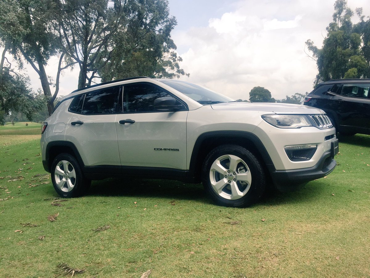 AllEnginemagaz1's tweet photo. Así se ve la nueva Jeep Compass 2018. Su diseño con el ADN de Jeep y nuevas tecnologías al interior. https://t.co/WZylQdTDc2