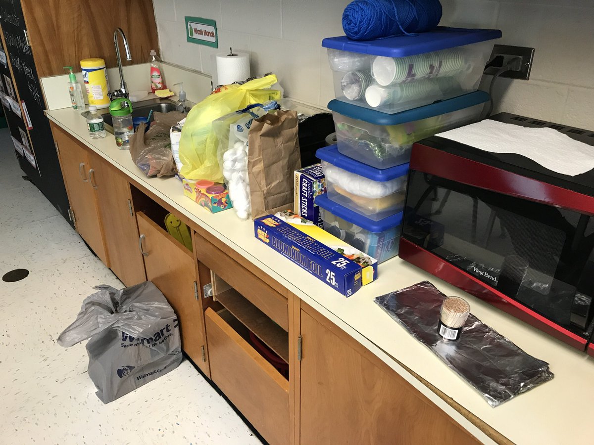 MTL_Phelan3rd's tweet image. Check out all these materials Ss brought in to create their science projects! So excited to see what they build! #weatherproject #3rdgrade