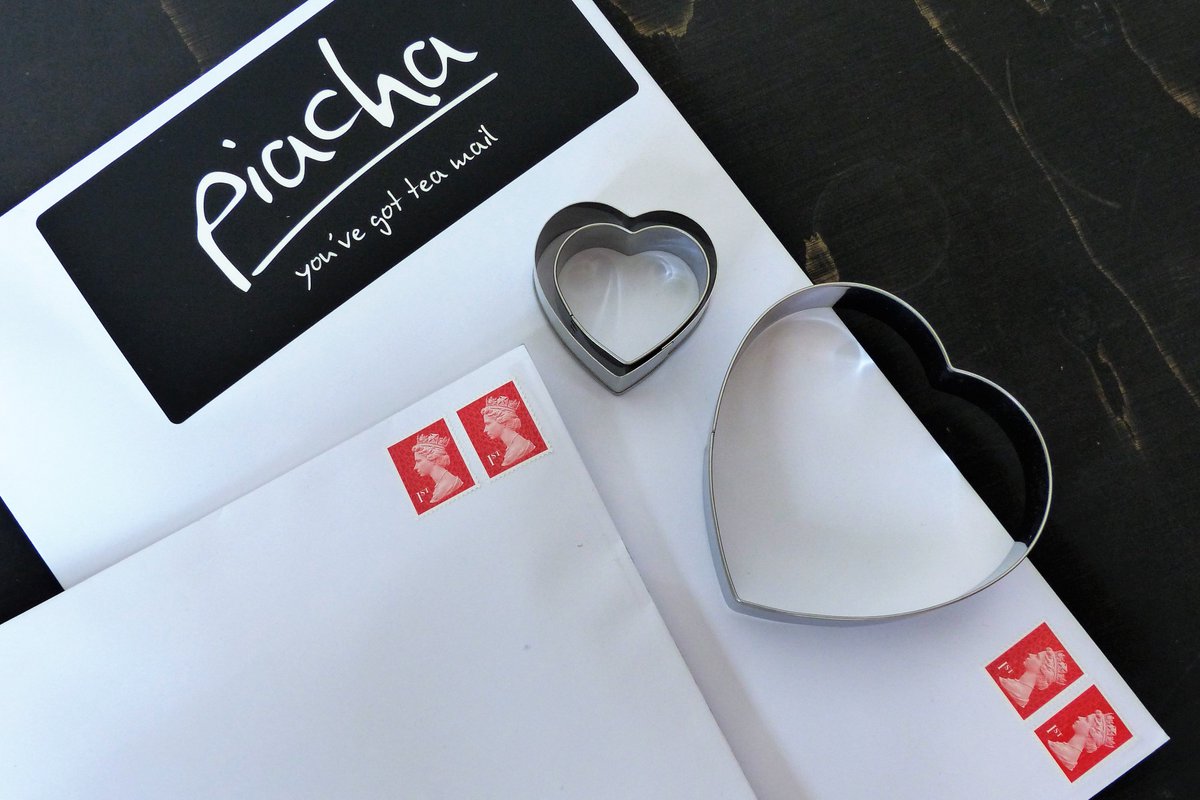 piachatea's tweet photo. When it's cold and you've received tea mail. ☕️ https://t.co/x2OggRGzsz