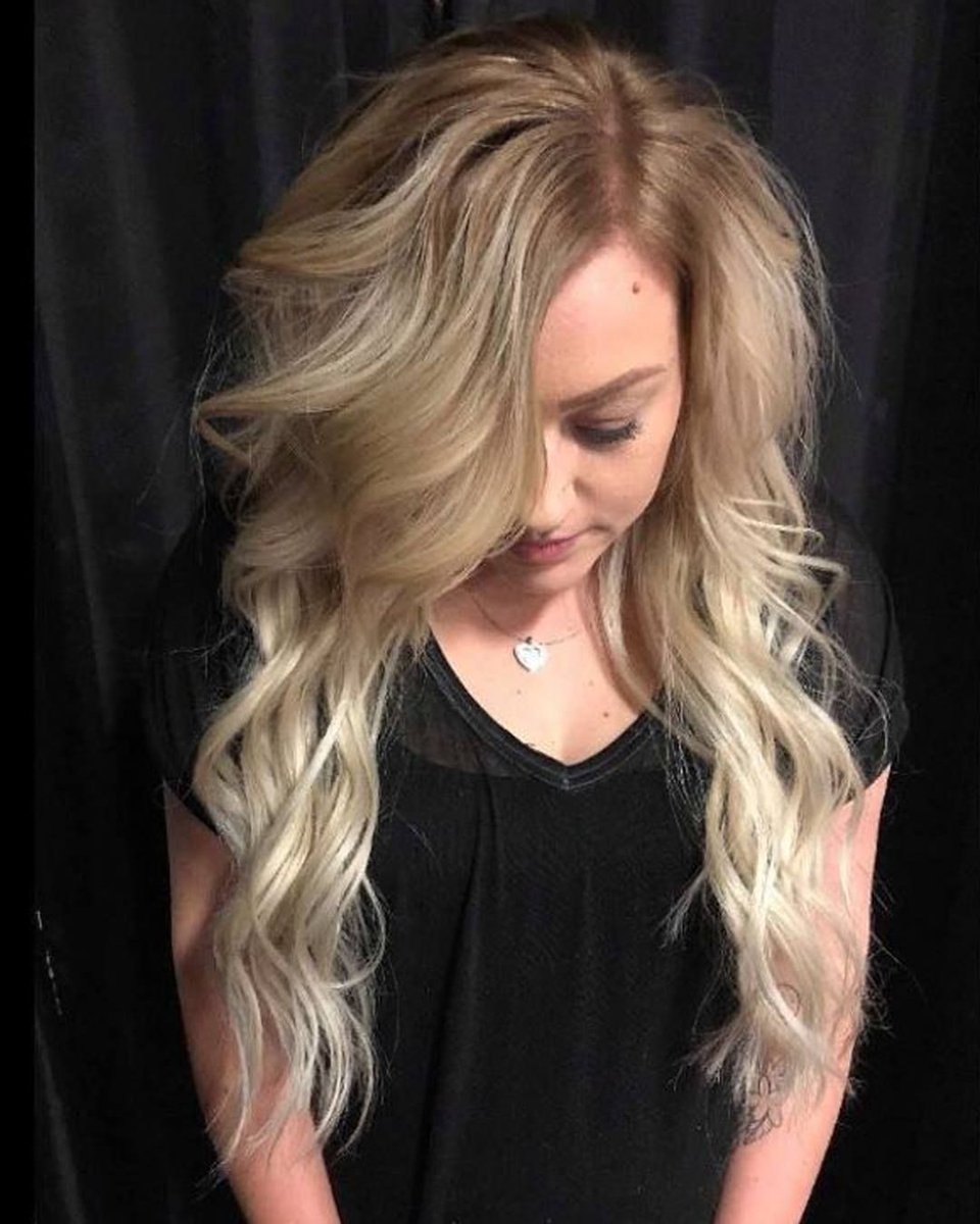 doctoredlocks's tweet photo. Local hair wizard @mirandafuq, custom tones our 24" #prebond #itips to give her client all the blondes in this brilliant, harmonious install! https://t.co/PLm8qHKAxU https://t.co/AdaprqHcDX