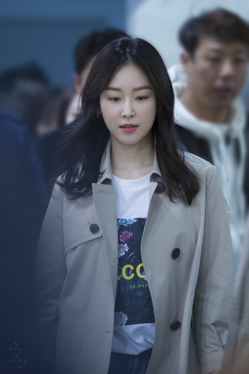 loveinmonday's tweet photo. 180303 명동 에꼴 팬사인회 4p도대체 서현진 미모 무엇,,? #서현진 #SeoHyunJin #徐玄振 #ソ・ヒョンジン https://t.co/Et0FgOXK6r