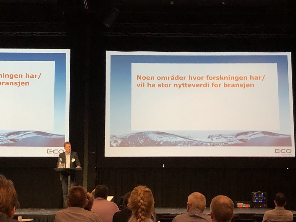 hegebrende's tweet photo. Vår styrerep. Dir. Alf Inge Berget fremmer viktigheten av forskning for vannkraftbransjen! -Økt verdiskaping gjennom samarbeidet i @FMEHydroCen👍🏻 #PTK2018 #taktskifte @EnergiNorge @perstorm #innovativ_vannkraft https://t.co/7013hLhDF6