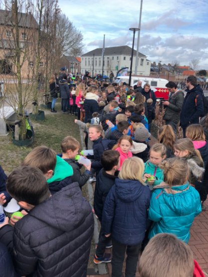 Onze ambassadeur <a href="/SamiraElidrissi/">Samira Elidrissi</a> liep vandaag <a href="/thedailymile_nl/">The Daily Mile NL</a>   in <a href="/gemsluis/">Gemeente Sluis</a> #wvdgzj bit.ly/2EI1nzN