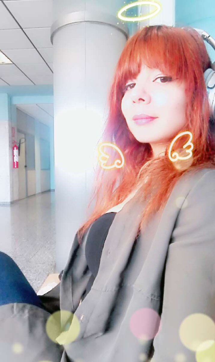 AikoYandere's tweet photo. Cuando te aburres y te apetece hacer un poco la tonta 😀

#girl  #girlpower #boredtime #cute #smile https://t.co/sCBQ9mIMvi