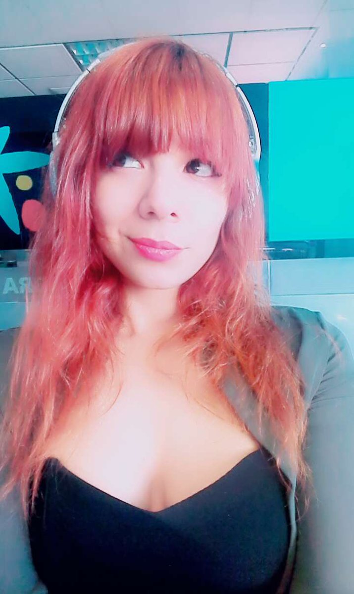AikoYandere's tweet photo. Cuando te aburres y te apetece hacer un poco la tonta 😀

#girl  #girlpower #boredtime #cute #smile https://t.co/sCBQ9mIMvi
