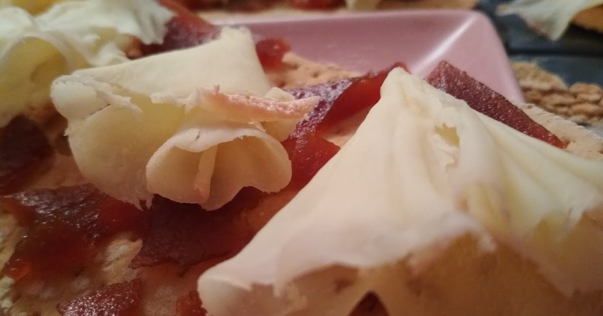 LIDIACASADEMONT's tweet image. .@PanaderiaObando Regañá amb codony i formatge Tête de Moine dlvr.it/QJq1bx #codony #cuina #formatge #gastronomia #gastronomy #vadeteca #foodie