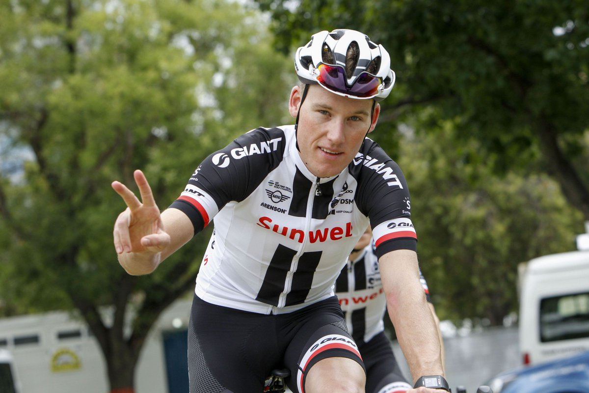 picnicpostnl's tweet photo. Two top 10's for us at #ParisNice today as @MikeTeunissen rolls home 6th. #KeepChallenging https://t.co/McPUsysfJs