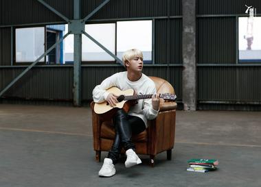 ForBTSARMYBr's tweet photo. [📸] 4 anos de PUMA x BTS 

#BOGSOCK - 2016

#iHeartAwards #BestFanArmy #BTSARMY @BTS_twt • BASE LINE https://t.co/T0Tg7NewiF