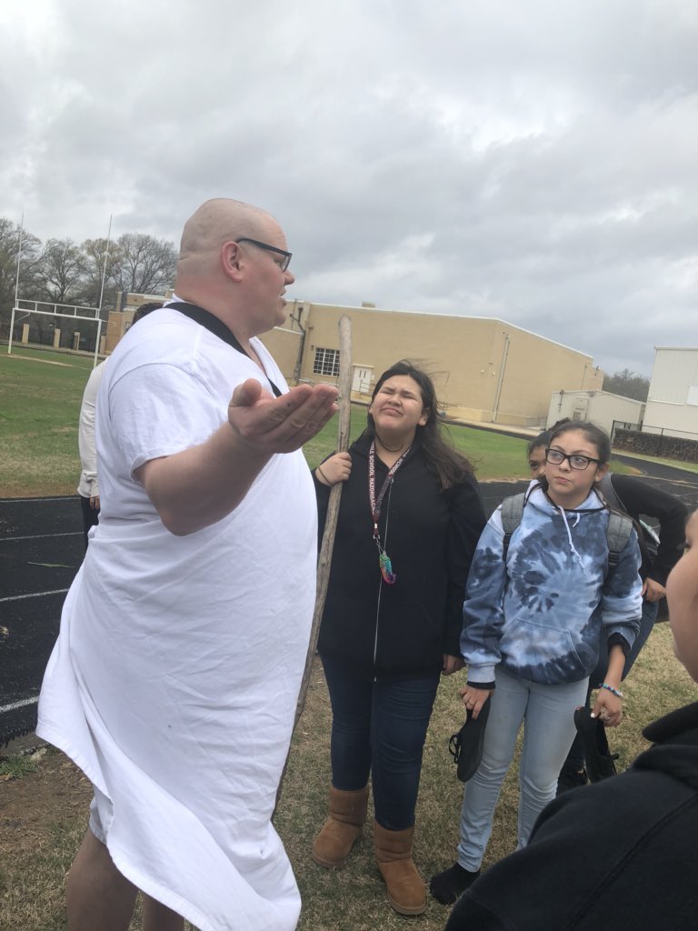 HoggTylerISD's tweet photo. Guest speaker, Ghandi, taught 6th graders this morning about Gandhi’s Salt Walk, as an act of nonviolent protest against the British colonial government’s salt monopoly. #tylerisdlearn #tlap @Teachsumhistory @TylerISDSocStu @danner_kirk @DunnRandi @HoggPrincipal https://t.co/FzgSOIs15c