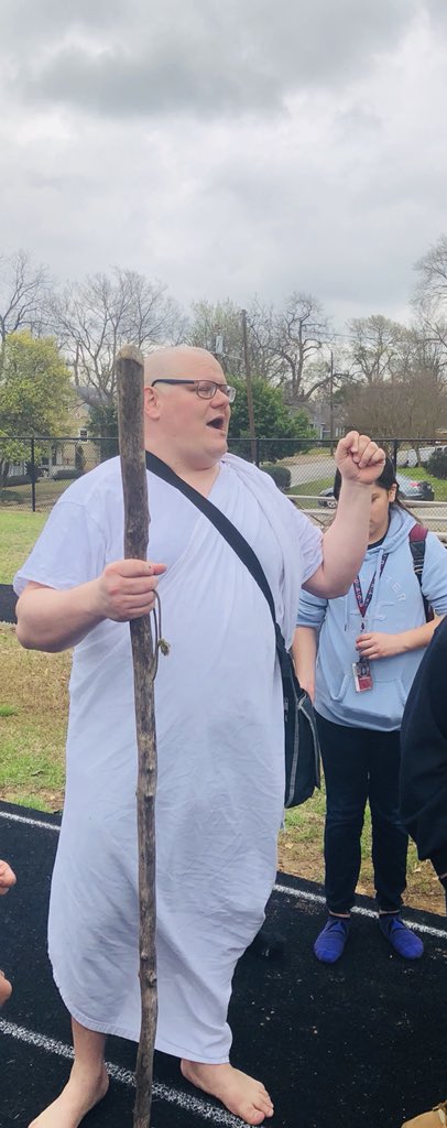 HoggTylerISD's tweet photo. Guest speaker, Ghandi, taught 6th graders this morning about Gandhi’s Salt Walk, as an act of nonviolent protest against the British colonial government’s salt monopoly. #tylerisdlearn #tlap @Teachsumhistory @TylerISDSocStu @danner_kirk @DunnRandi @HoggPrincipal https://t.co/FzgSOIs15c