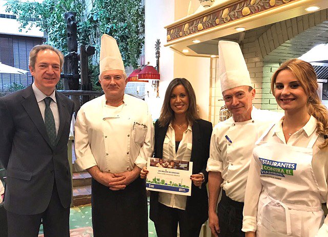 Melia_Castilla's tweet photo. Orgullosos de participar un año más en el proyecto humanitario #restaurantescontraelhambre organizado por @Acontraelhambre  y con la colaboración de la @FEHRhosteleria #Meliacastilla #RSC #LAlbufera https://t.co/ID55luKE7P