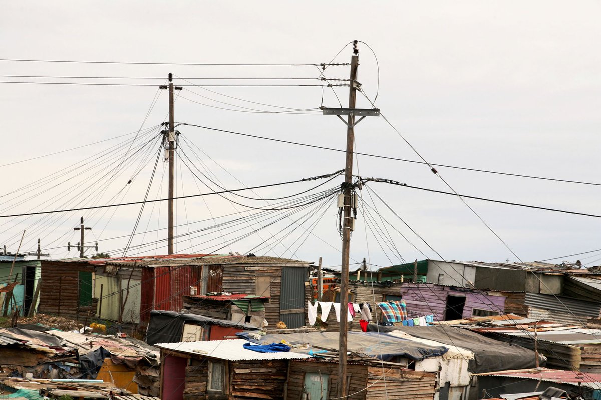 BloombergNEF's tweet photo. Electricity is essential to connecting the next 4 billion internet users, from cellular base stations to charging consumer devices. Can telcos help deliver?

Learn more in BNEF &amp; @facebook's latest report. Key insights here: https://t.co/gXlqVLzQGC #EnergyforGrowth https://t.co/BsGvYA9zjX