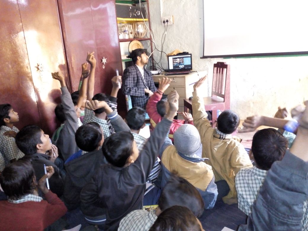 cindyweitzman's tweet photo. Across 8k miles and a 13.5 hour difference, and with simultaneous Hindi-English interpretation, the orphans of @VatsalyaUdayan outside Jaipur are attempting "Not To Break The Bank!" with their "problem curator" in San Francisco #math4love https://t.co/Z4f6yR3jDO