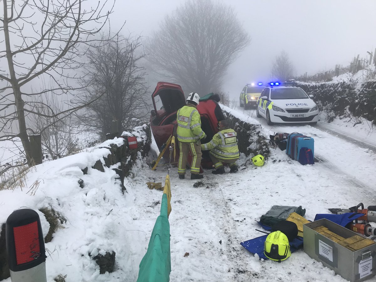 Slaithwaite retained crews had a tricky rescue on Copley Bank Road y'day morning @ 11.30am. Two women rescued from vehicle and one managed to get out herself. No serious injuries. Rescue took around 20 mins and access with 4x4 pump using snow socks.