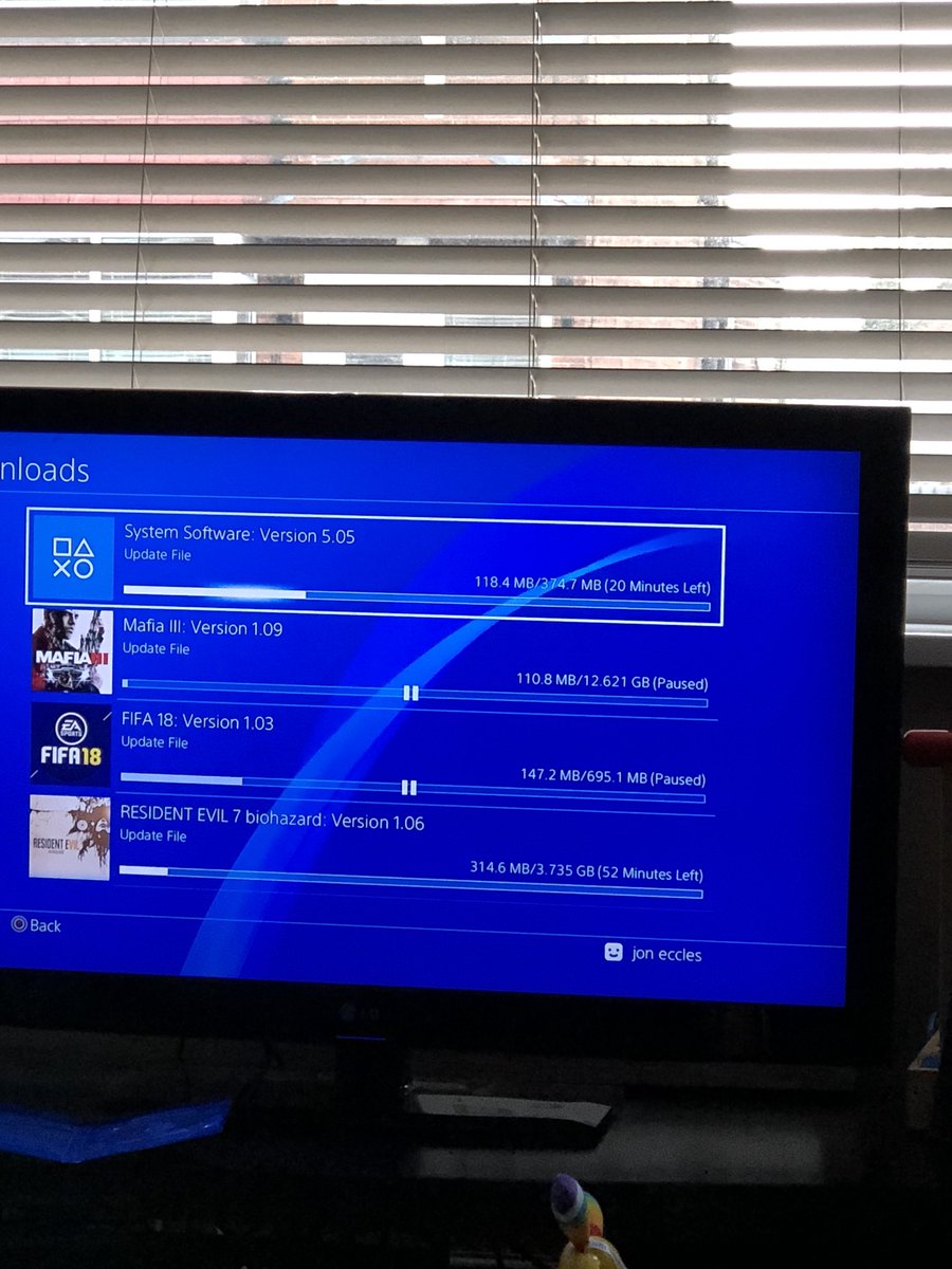 ecclesy's tweet photo. When you try and grab a rare Hour on the PlayStation 🙈🙈🙈#updatesGalore https://t.co/NH9B2z7bnn