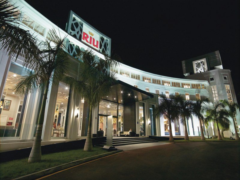 RiuHoteles's tweet photo. En el #DíaMundialDeLaEficienciaEnergética celebramos que ​gracias a @quimeraproject  y a​l compromiso de RIU con la #sostenibilidad, el hotel Riu Palace Meloneras se encuentra entre los 10 proyectos hoteleros de eficiencia energética más importantes de España. https://t.co/suP5tFdcDk