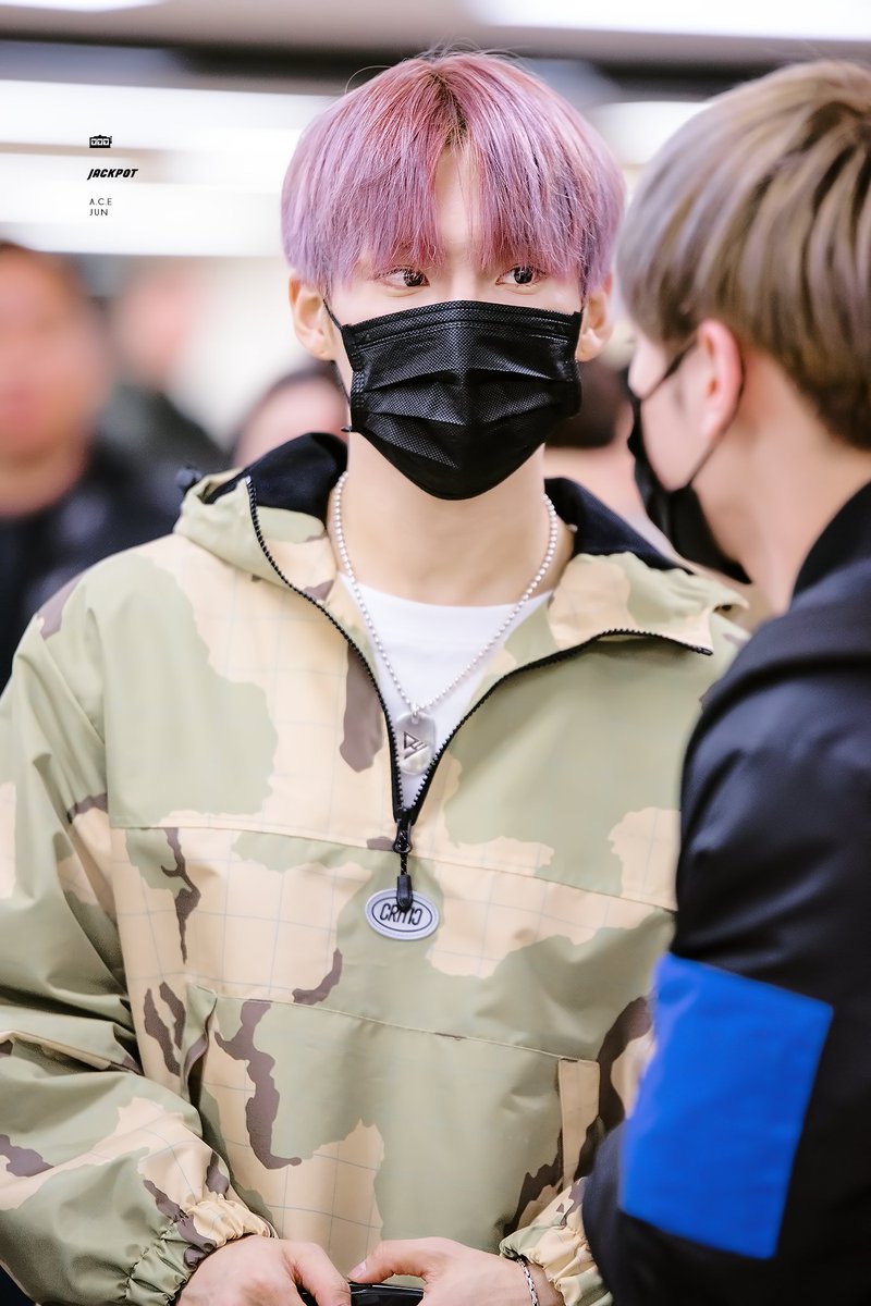 ACEJUN_777's tweet photo. 180227 GMP 출국 

동생들에게 따수운 순천남자♨️ 

#ACE #에이스 #JUN #준 #에이스준
#JUNHEE #준희 #PARKJUNHEE #박준희
@official_ACE7 https://t.co/9I2kUoNop9