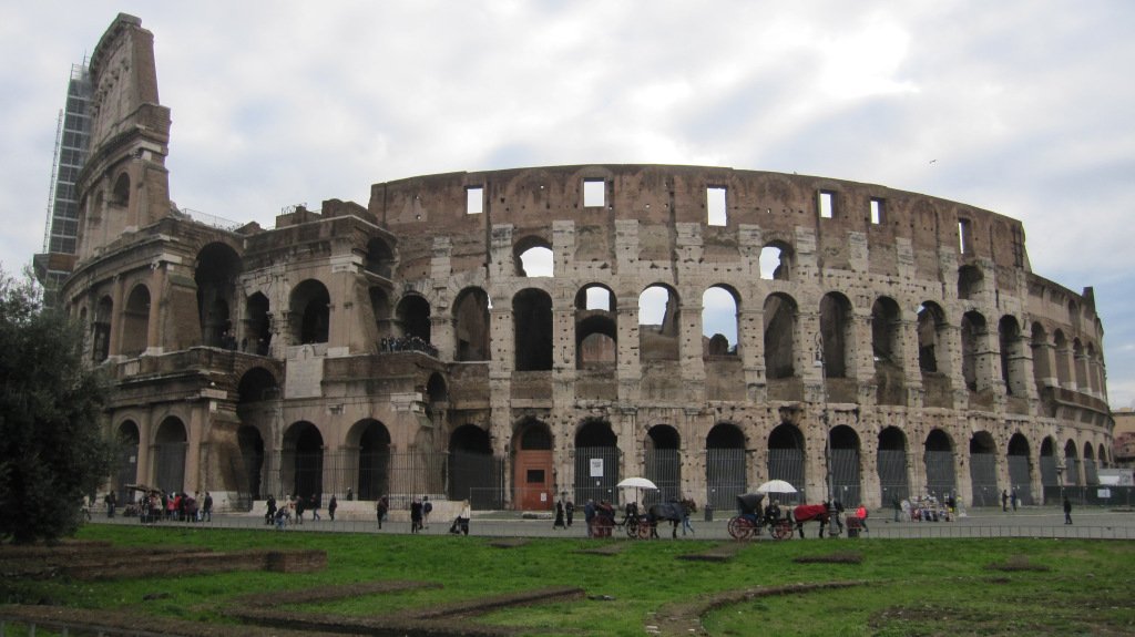 ArchaeoMcr's tweet photo. Meeting an old friend at the Colosseum… https://t.co/qrsBmtGwCd https://t.co/bLIKvHd0jG