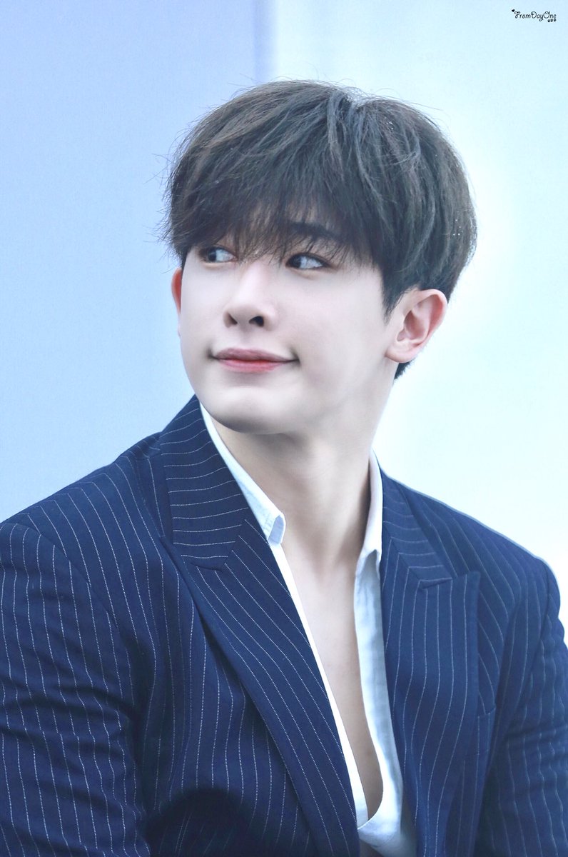 FromDayOne_wh's tweet photo. 180302 싱가포르【HQ】
     오빠야 내가 진짜 
좋아하는 사람이 생겨서
#몬스타엑스 #MONSTAX 
#원호 #WONHO 
#0301WONHODAY
@OfficialMonstaX https://t.co/UJbwnKv4Wx
