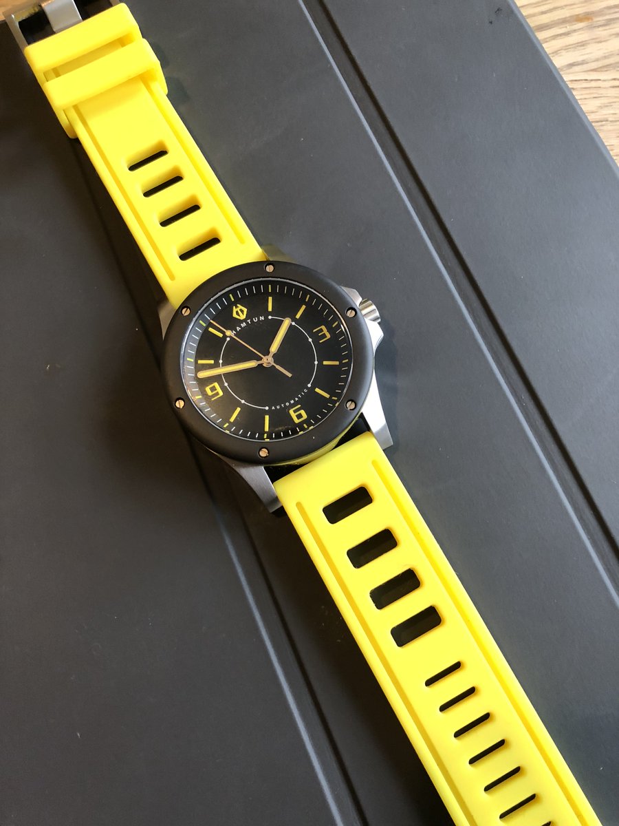 hamtun's tweet image. What do we think of colour matching silicone straps for the Neon collection? 🤔