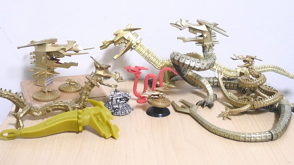 ウルトラセブンに出てきた宇宙竜ナースは美しくシャープかつ複雑な面