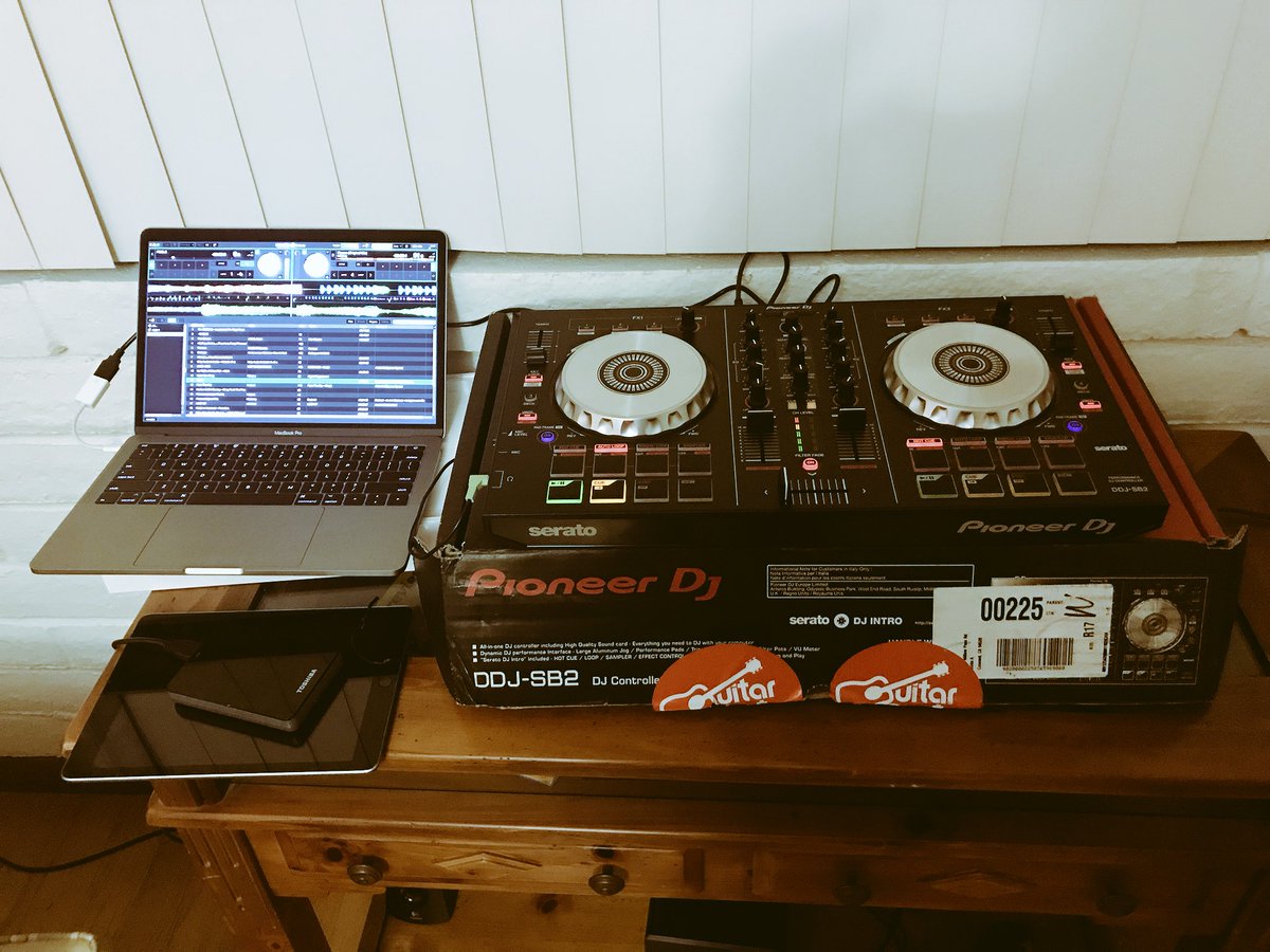 PartyArdi's tweet photo. Finally got this beginner stuff set up. Send me music friends! #StayGassin #DjPardi https://t.co/DoJvYpkwa6