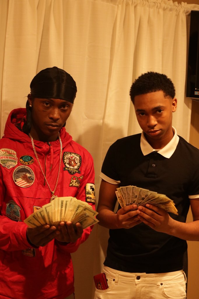 Kosmo_Runitup's tweet photo. Shout out to my shooter Vid Otw🤭#StopPlayin 🤾🏾‍♂️💨#Slatttttt https://t.co/uIjmVuorVn