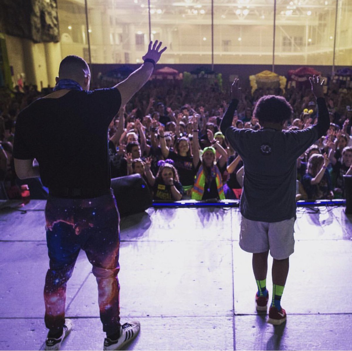 colatoday's tweet photo. Hands in the air + a huge applause for @USCDM •exceeding• their $1 million goal for the 20th annual #USCDM. 💙 2,200+ @UofSC students, staff, alumni + community members showed up #FTK of @PalmettoHealth Children’s Hospital – raising a total of $1,025,171. // 📷: @shitrittamir https://t.co/L3L5tOFrmk