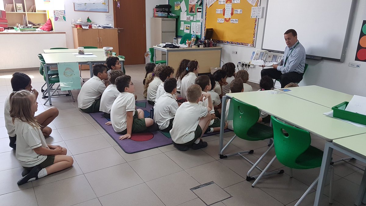 GCSPYPLANGUAGE's tweet image. Dads taking time out their busy days to read to a class. We are so grateful! #behappybegcs #gcsbookweek