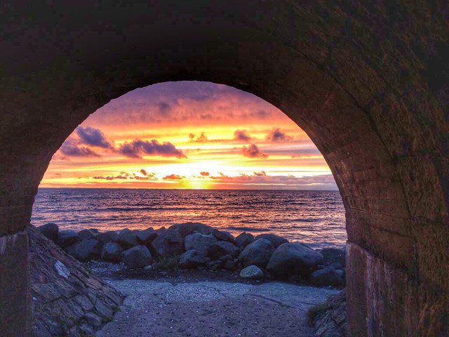 Bring on summer evenings 🤗#sunmer #evenings #sunsets #sunlight #brightnights #brightevenings #welloverdue #monday #lightattheendofthetunnel #tunnel #bridge #sea #seaside  #justthinking #fun #live #life #laugh #drinkintheview #allthecolors #oranges #yellows #blues
