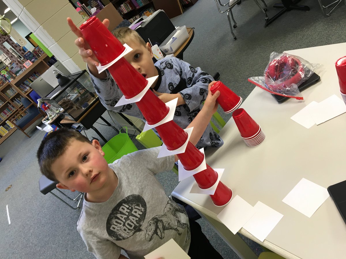 teamSOUTHmgsd's tweet photo. Who can build the tallest Dr. Seuss hat? #stem #RAA18 @RogersKinders https://t.co/znqRmgj3I1