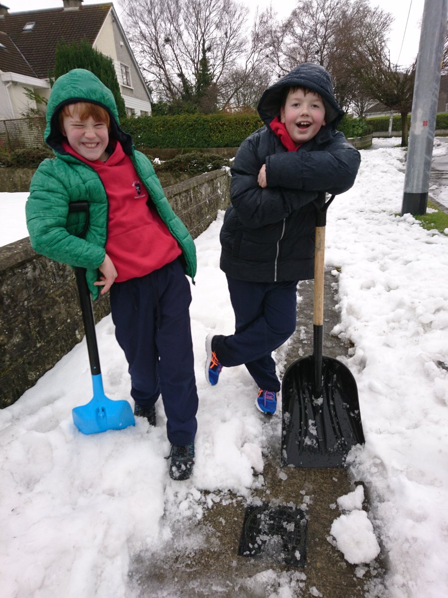 SnowgrassMerino's tweet photo. Some keen @BallyroanBoysNS helping clear the paths so they can get to school! https://t.co/i0i4YZwxna