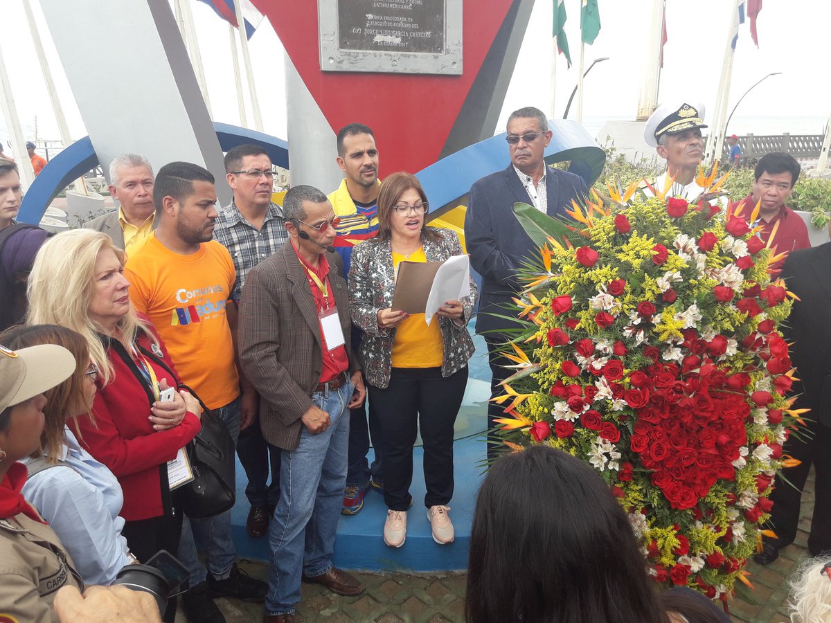 PabloCariaco's tweet photo. Ofrenda floral al Comandante eterno Hugo Chávez. Desde #LaPlazaBolivarChavez  @psuvaristobulo @NicolasMaduro @jgcarneiro https://t.co/xHdbSktwsd