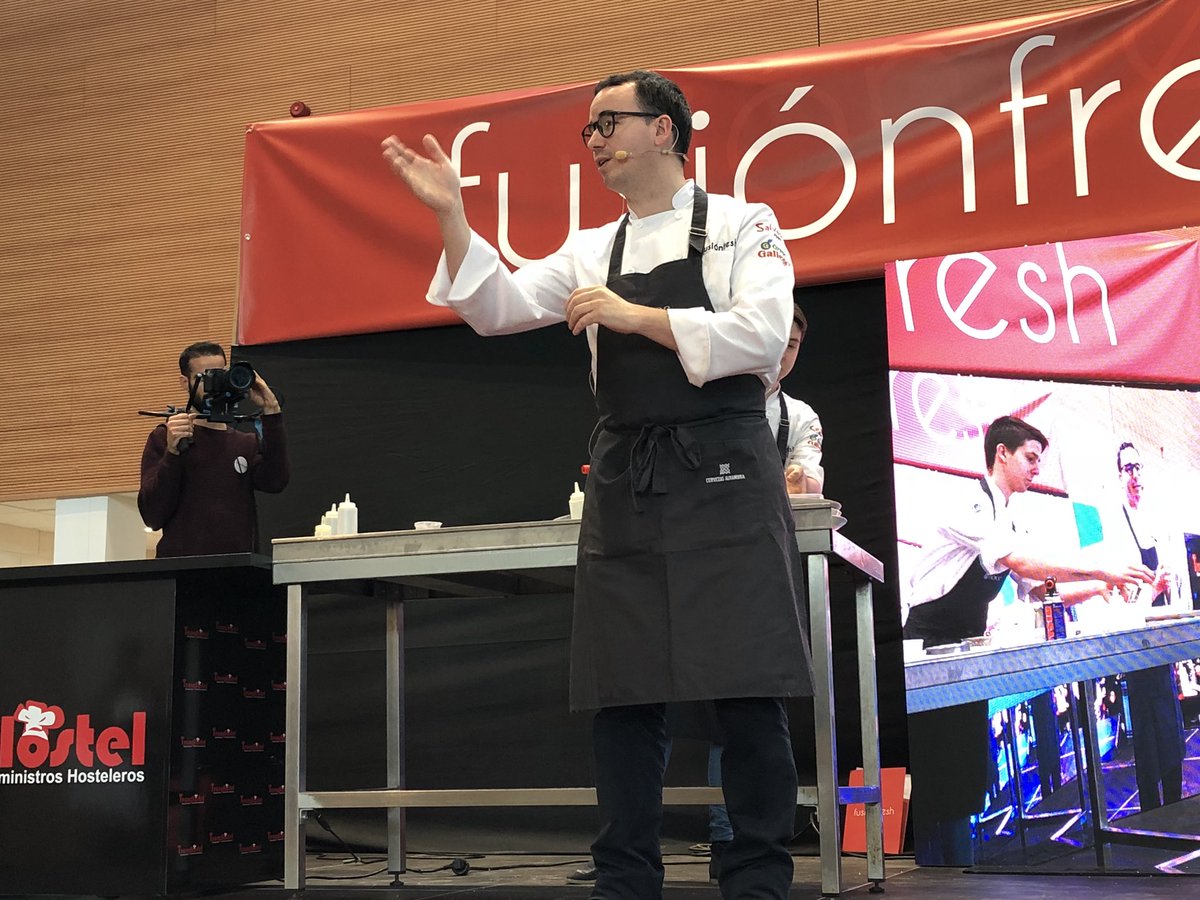 Remealsurdelsur's tweet photo. @Pacomoraleschef en directo en #fusionfresh @NoorRestaurant @FusionFreshES @gourmetjournal @Agro_Magazine @RomanyMartos @TecnyHostel @GrupoGallego https://t.co/qhcpg4QSkr