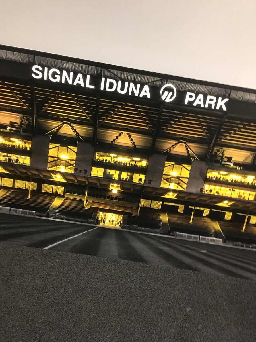 MatthiasBerger_'s tweet photo. Super Typ, toller Mensch - Peter #Stöger in #Dortmund @BVB. Zu sehen heute Abend bei @ServusTV #Sport #Fussball #Borussia #BVB https://t.co/nBMOYohEoB
