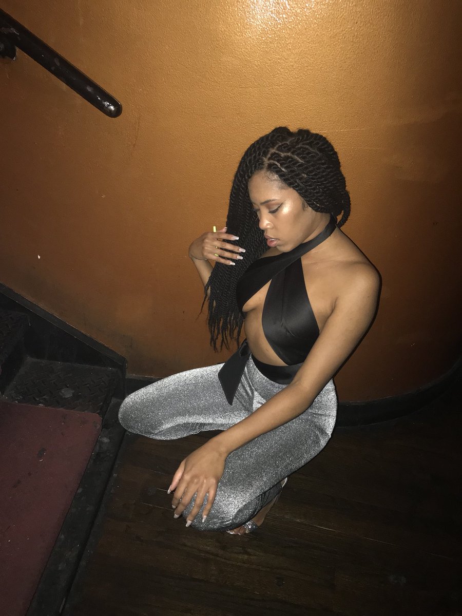 themilkmaid_'s tweet photo. she don’t gotta say much.
#keylooks
sunday. https://t.co/eCtmvqcmQf