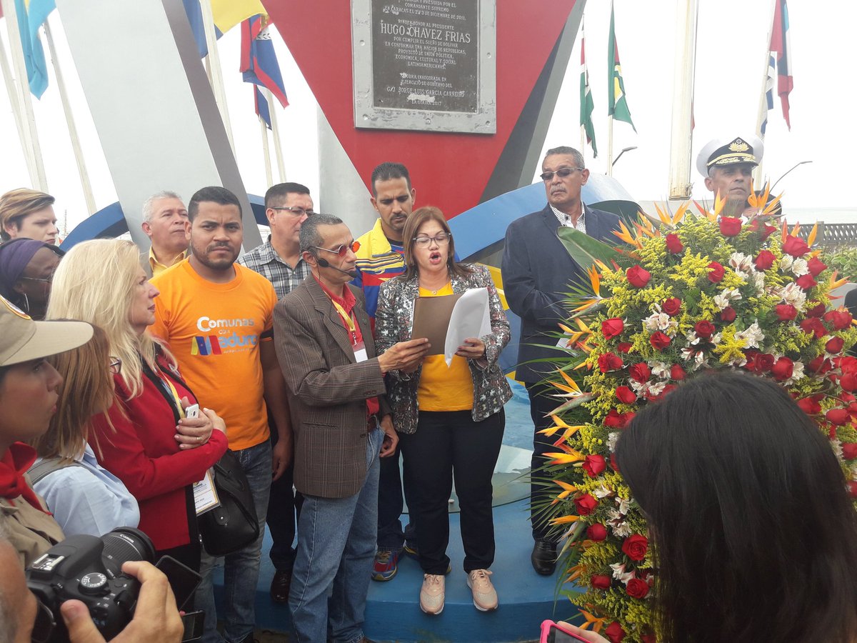 PabloCariaco's tweet photo. Ofrenda floral al Comandante eterno Hugo Chávez. Desde #LaPlazaBolivarChavez  @psuvaristobulo @NicolasMaduro @jgcarneiro https://t.co/xHdbSktwsd
