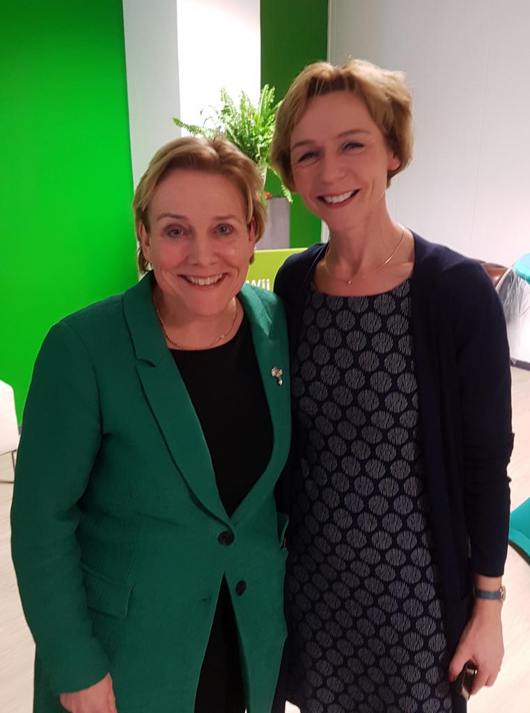 ElainevanHaren's tweet photo. @MinBijleveld op de koffie bij @CDAwijchen https://t.co/pCyMO58vl3